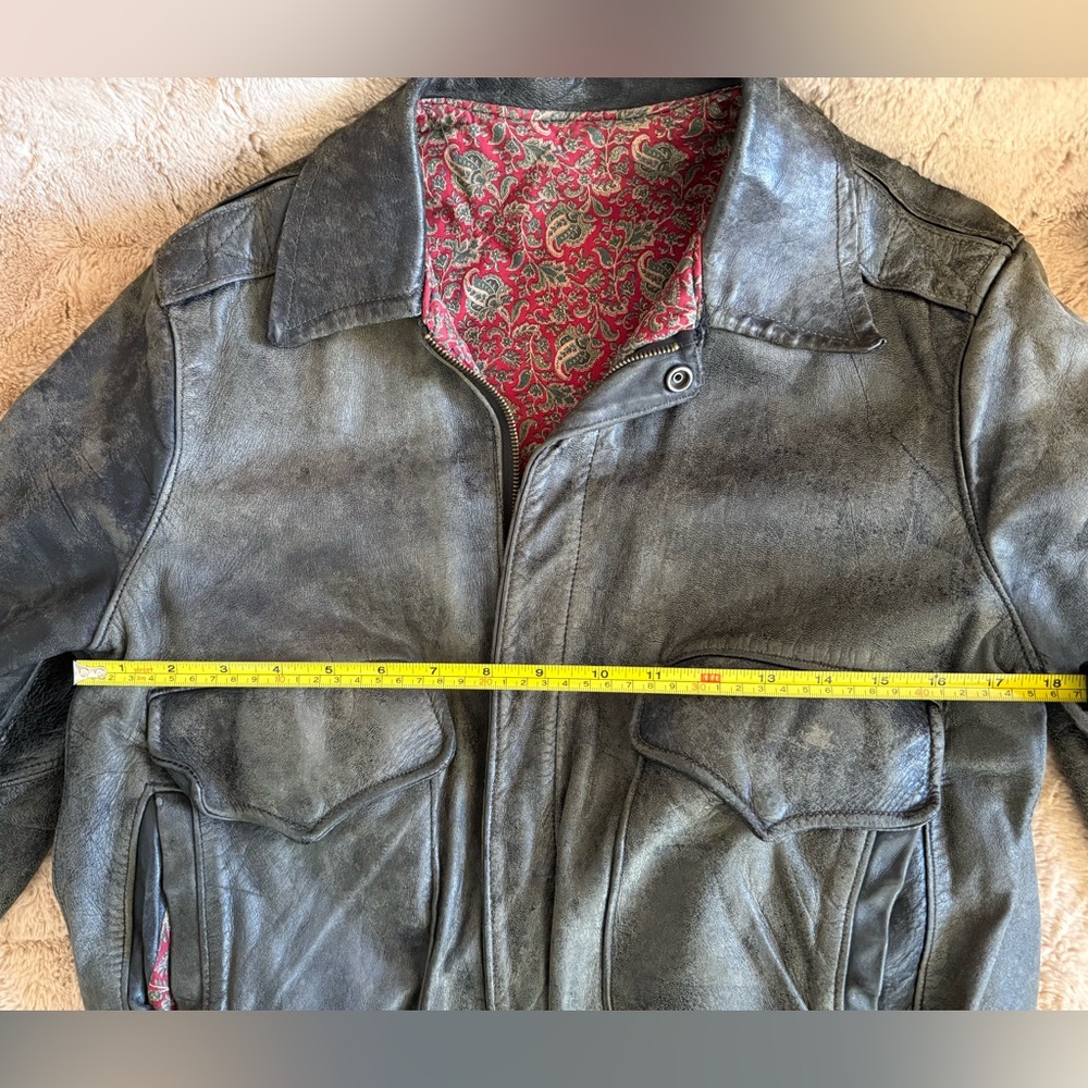 Vintage Distressed Black Leather Bomber Jacket Size M/L - Picture 11 of 12